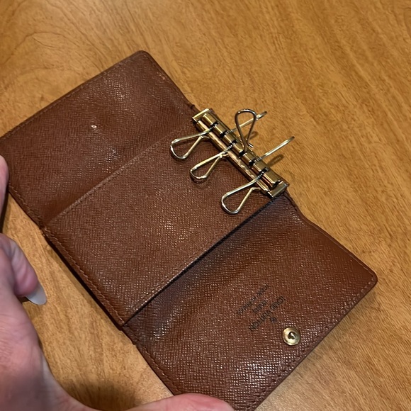 Louis Vuitton 5 Key Holder - Picture 7 of 10